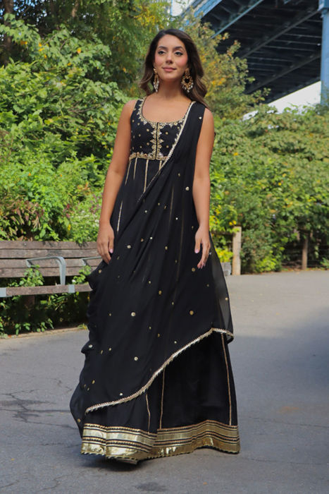 Sana Khan in Divya
