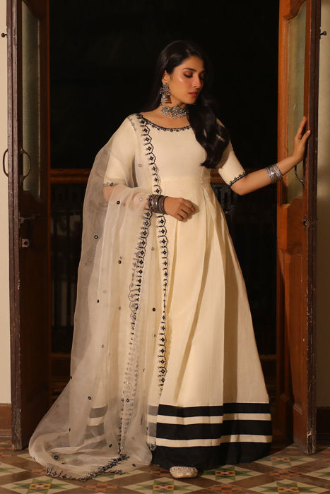 Ayeza Khan in Grace