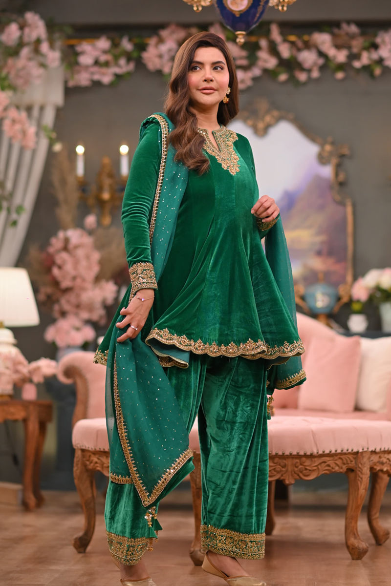 Picture of Nida Yasir in Misha