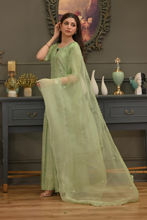 Picture of Zoya Nasir in Claire