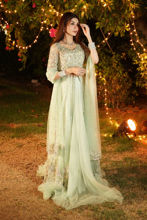 Picture of Zoya Nasir in Naz